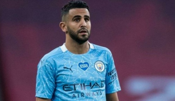 اللاعب الجزائري رياض محرز يعلن مقاطعة مواقع التواصل الاجتماعي