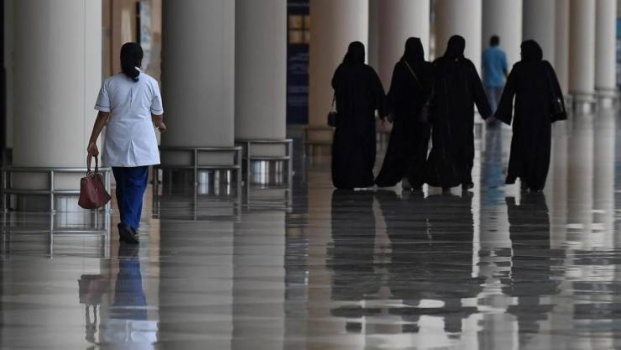  صحيفة : الامارات ألغت عقوبة حمل غير المتزوجات!