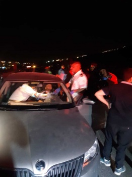 مستوطنون يهاجمون مركبة مواطن قرب بورين جنوب نابلس