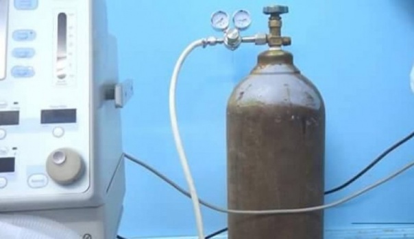 فنان سوري مشهور ينشر صورة له وهو يضع الأوكسجين ويطمئن محبيه