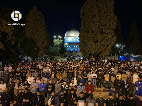 فيديو| لأداء صلاة الفجر.. آلاف المواطنين يدخلون الأقصى بالتهليل والتكبير