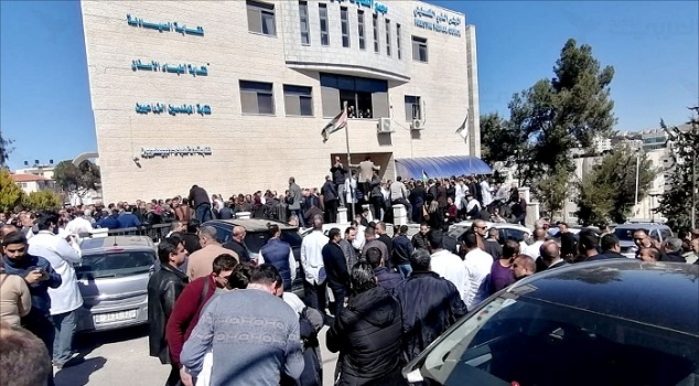 النيابة تستدعي مجلس نقابة الأطباء والأخير يدعو إلى إخلاء المستشفيات