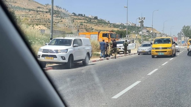 الاحتلال يعتقل فتاة جنوب نابلس بزعم محاولة "الطعن"