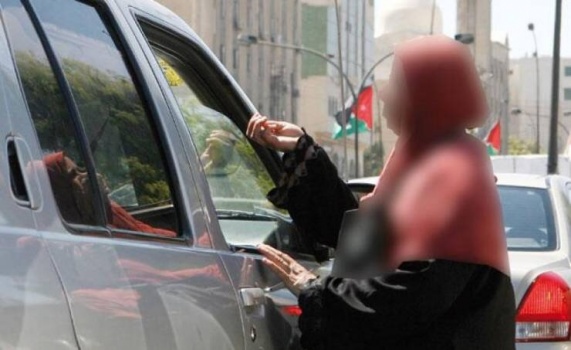الأردن: موظف حكومي يقود عصابة تسول في عمان