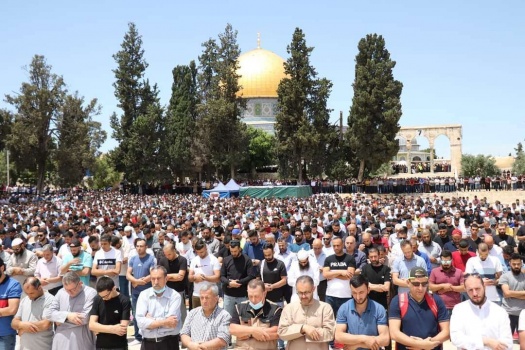 20  ألفا يؤدون الجمعة في المسجد الأقصى