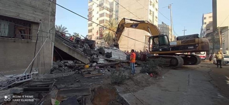 14 شهيدا في تجدد العدوان على غزة وقصف منازل ومكاتب قادة في حماس