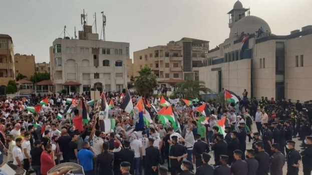 آلاف الأردنيين يحتفون بنصر المقاومة وصمود الشعب الفلسطيني