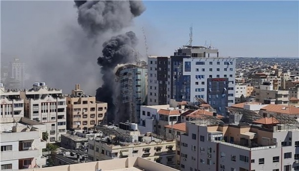 مسؤولون إسرائيليون: ندمنا على قصف برج الجلاء بغزة