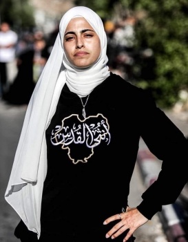 منى الكرد ابنة الشيخ جراح تقود معركة إثبات الحقائق للعالم