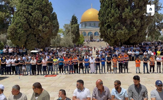 40 ألفا يؤدون الجمعة في المسجد الأقصى