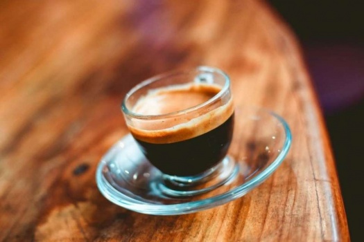 أيهما أفضل شرب القهوة في الصباح أم بعد الظهر؟