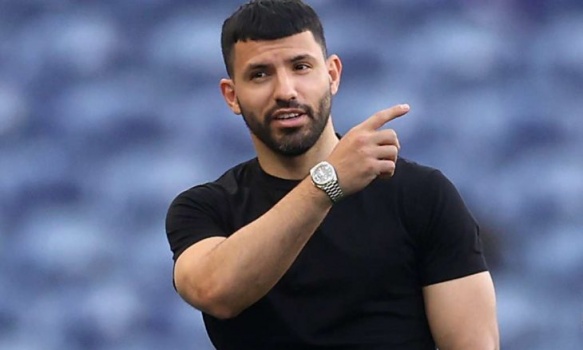 رسميا.. برشلونة يعلن ضم الأرجنتيني أغويرو لموسمين