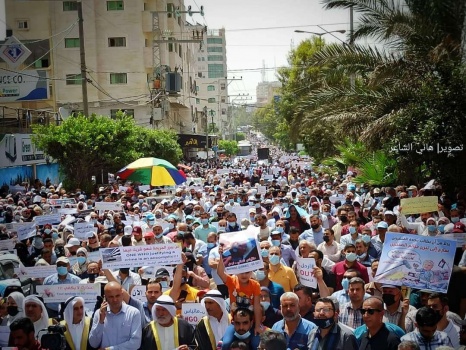 تظاهرة حاشدة بغزة تطالب برحيل مدير عمليات الاونروا