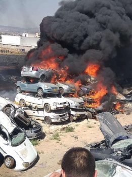 الدفاع المدني بمساندة الأجهزة الأمنية يسيطرون على حريق كبير في المنطقة الصناعية بمدينة جنين.