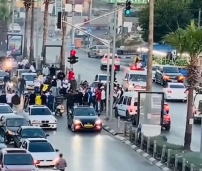 الشرطة والاجهزة الامنية تقبض على عريس بعد اغلاقه الشارع العام برام الله