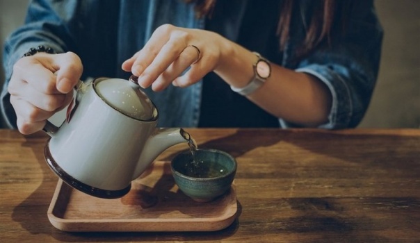 شاي بسيط جدا ... متاح للجمیع مع فوائد مدهشة