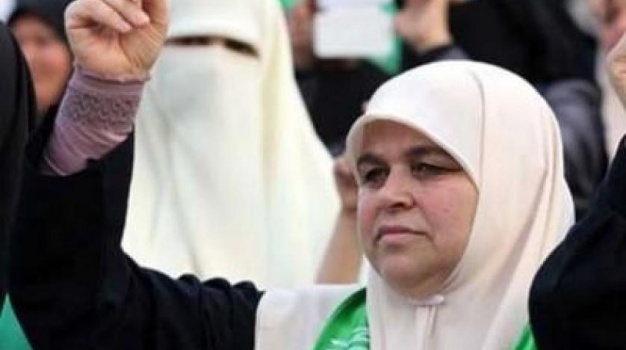 بعد منع دام عامين.. عقيلة هنية تلتقي به في القاهرة تمهيدًا لسفرهما إلى الدوحة