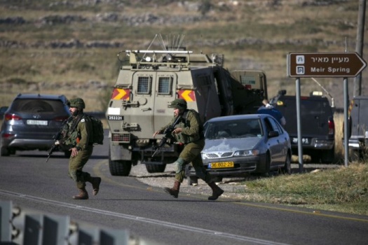 الاحتلال يشن هجمات عنيفة بالضفة ويعتقل قياديا في حماس وأطفالا