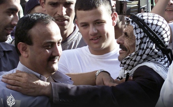 "صفقة التبادل "... زوجة مروان البرغوثي تغادر رام الله الى القاهرة