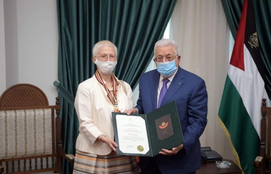 الرئيس يمنح القنصل البلجيكي "نجمة القدس"