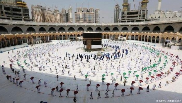 السعودية توضح آلية الحج لهذا العام
