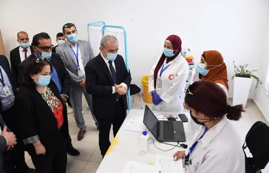 اشتية: الطعومات متوفرة وندعو المواطنين لأخذها للخروج كلياً من مرحلة الوباء