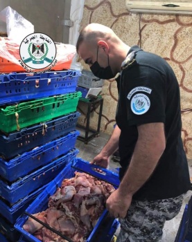 ضبط1 طن لحوم فاسدة وإغلاق مسلخاً للحوم عن العمل في الخليل