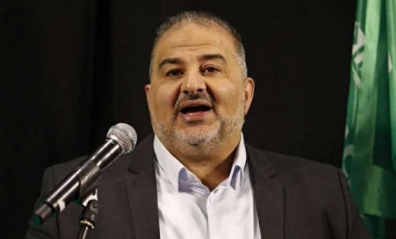 هل ينجح منصور عباس في “حل مشاكل الوسط العربي” داخل إسرائيل؟