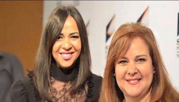 إيمي سمير غانم تطلب الدعاء لوالدتها