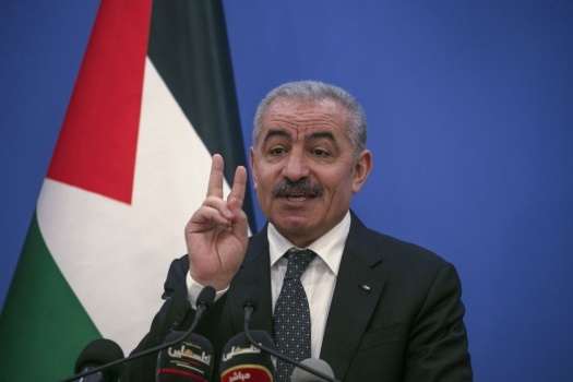 اشتية: ستتم إحالة من تثبت علاقته بوفاة نزار بنات إلى القضاء وسنحاسب من يتجاوز القانون
