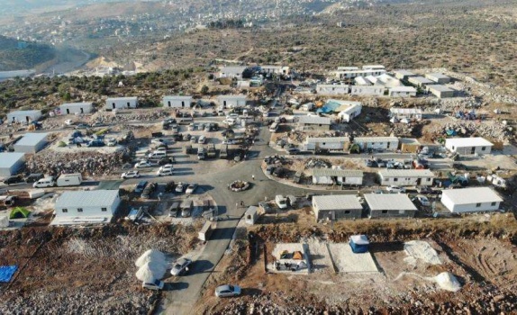 صحيفة تكشف: التسوية" مع مستوطني "أفيتار" تمت دون معرفة المستوى الأمني