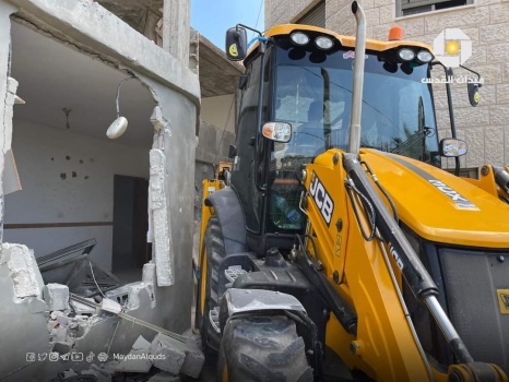 الاحتلال يجبر عائلة مقدسية على هدم منزلها