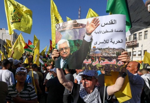 السلطة الفلسطينية ترفض &ldquo;القرصنة&rdquo; الإسرائيلية على أموال الضرائب وتؤكد استمرارها في دفع مخصصات الشهداء والأسرى