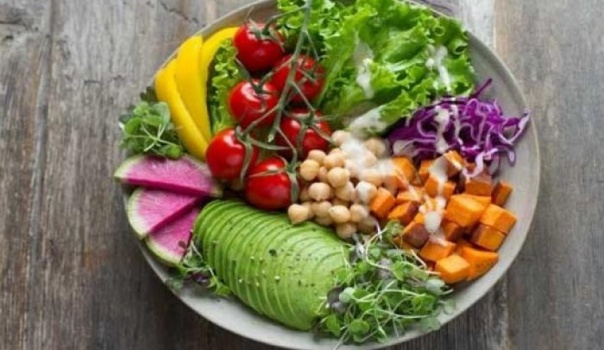 5 أضرار صحية نتيجة تناول الطعام قبل النوم مباشرة.. ما هي؟