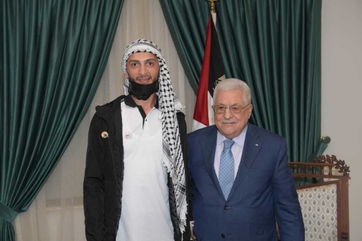الرئيس عباس : نفتخر بالأسير المحرر الغضنفر الذي يمثل نموذجا للشباب الفلسطيني الذي نعتز به