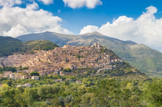 قرى إيطالية جميلة تدفع 33 ألف دولار لثلاث سنوات لمن ينتقل للعيش فيها