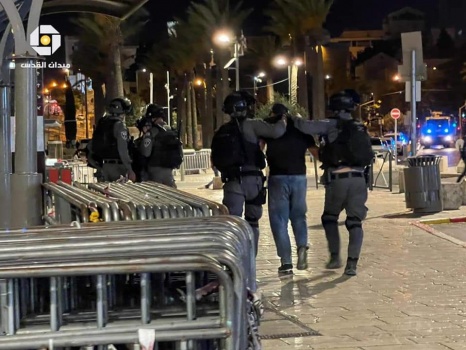 الاحتلال يعتدي على شبان قرب باب العامود في القدس المحتلة