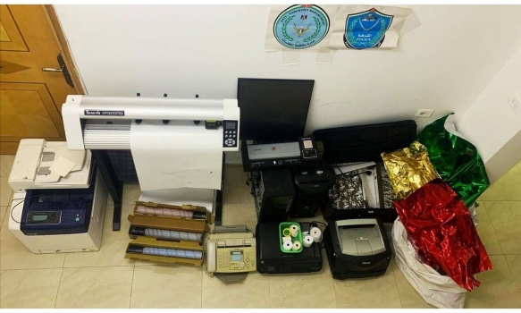 الشرطة تضبط معملاً متطوراً لتزييف العملات في طولكرم