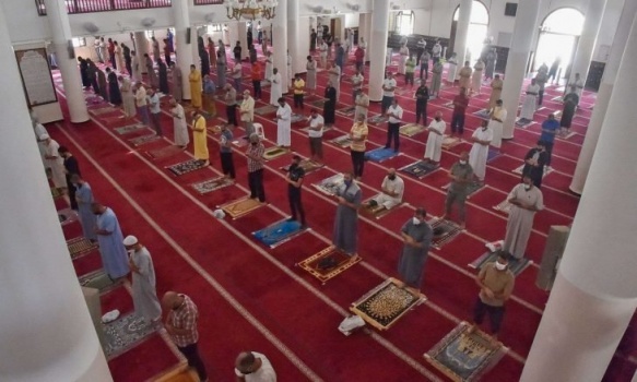 صلاة “الأضحى”.. 11 دولة عربية تقيمها في المساجد و4 تمنعها