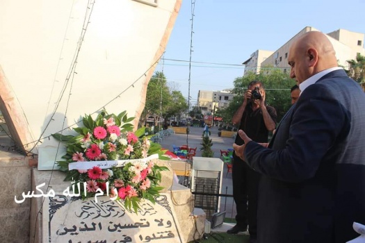 محافظ جنين يضع اكليل زهور على صرح الشهيد لمناسبة عيد الأضحى