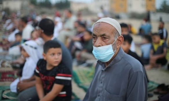 “طقوس العيد” تثير المخاوف الفلسطينية من تفشي أكبر لـ “كورونا”