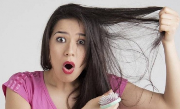 أطعمة تمنع نمو شعرك.. أخطرها السكريات