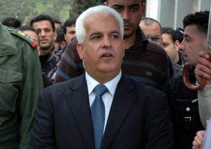 محافظ الخليل يطالب اهالي المدينة الالتزام ببيوتهم حفاظا على سلامتهم