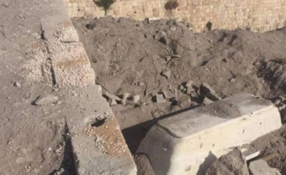 الاحتلال ينبش قبر طفلة حديثة الولادة شمال الخليل