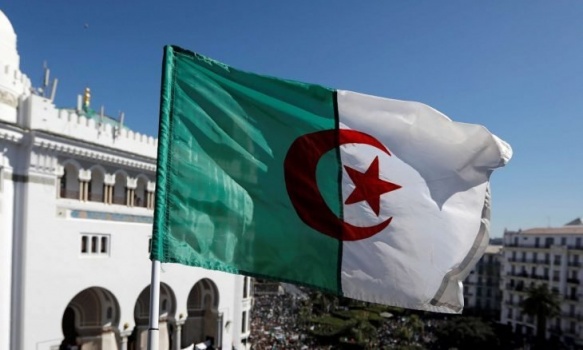 الجزائر تسحب اعتماد قناة “العربية”