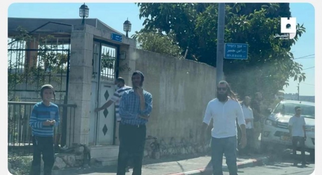مستوطن يصيب شابا بالرصاص في الشيخ جراح