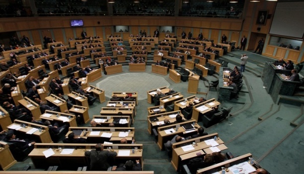 لأول مرة تحت القبة.. منع رئيس الوزراء الأردني من الجلوس في مقعده