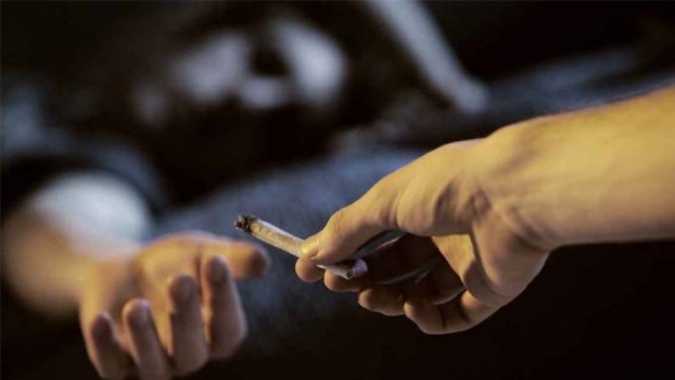 ضبط مُتلبسين بتعاطي مواد يشتبه انها مخدرة برام الله