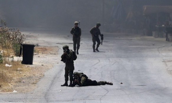 صحيفة عبرية: إسرائيل تقتل طفلاً فلسطينياً “لم يعمل في وكالة ناسا!”.. ثم تضيق على أبيه في الرزق