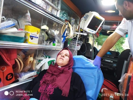إصابة مواطنة في هجوم للمستوطنين شرق الخليل